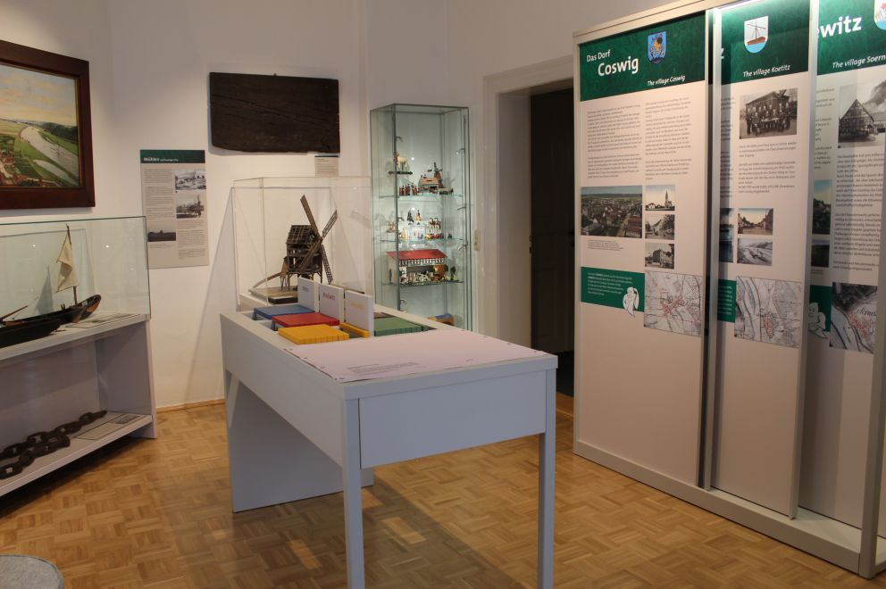 Einblick in Ausstellungsraum Dörfer