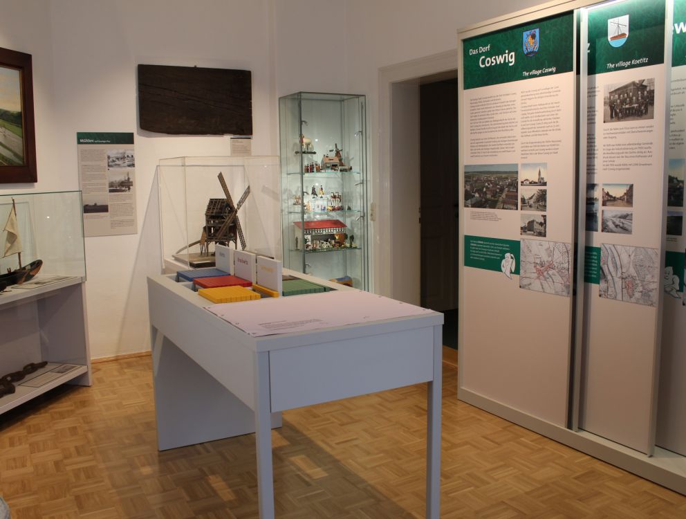 Einblick in Ausstellungsraum Dörfer