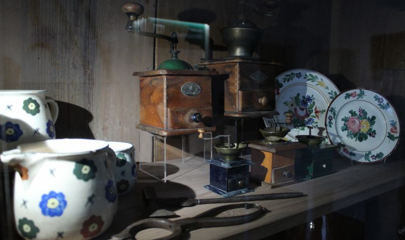 Alltagsgegenstände im Dörfer-Raum