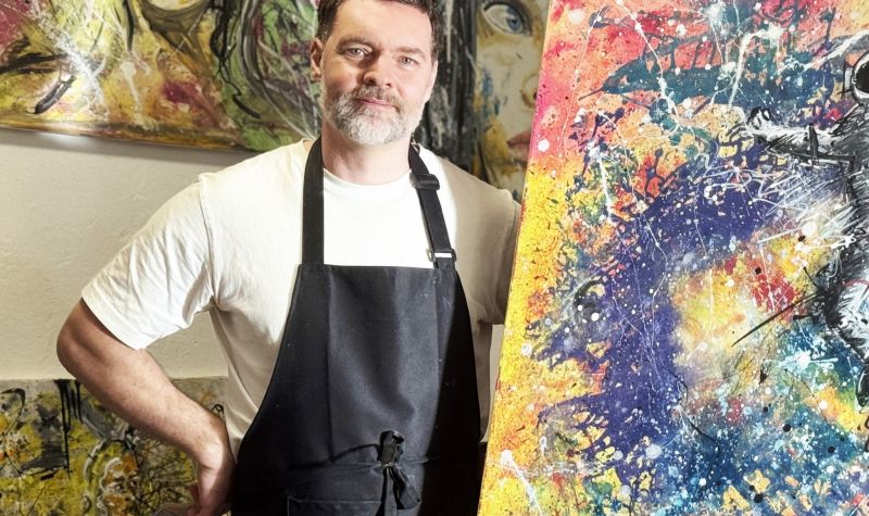 der Künstler Spandlitz in seinem Atelier, Foto von Julius Schneider