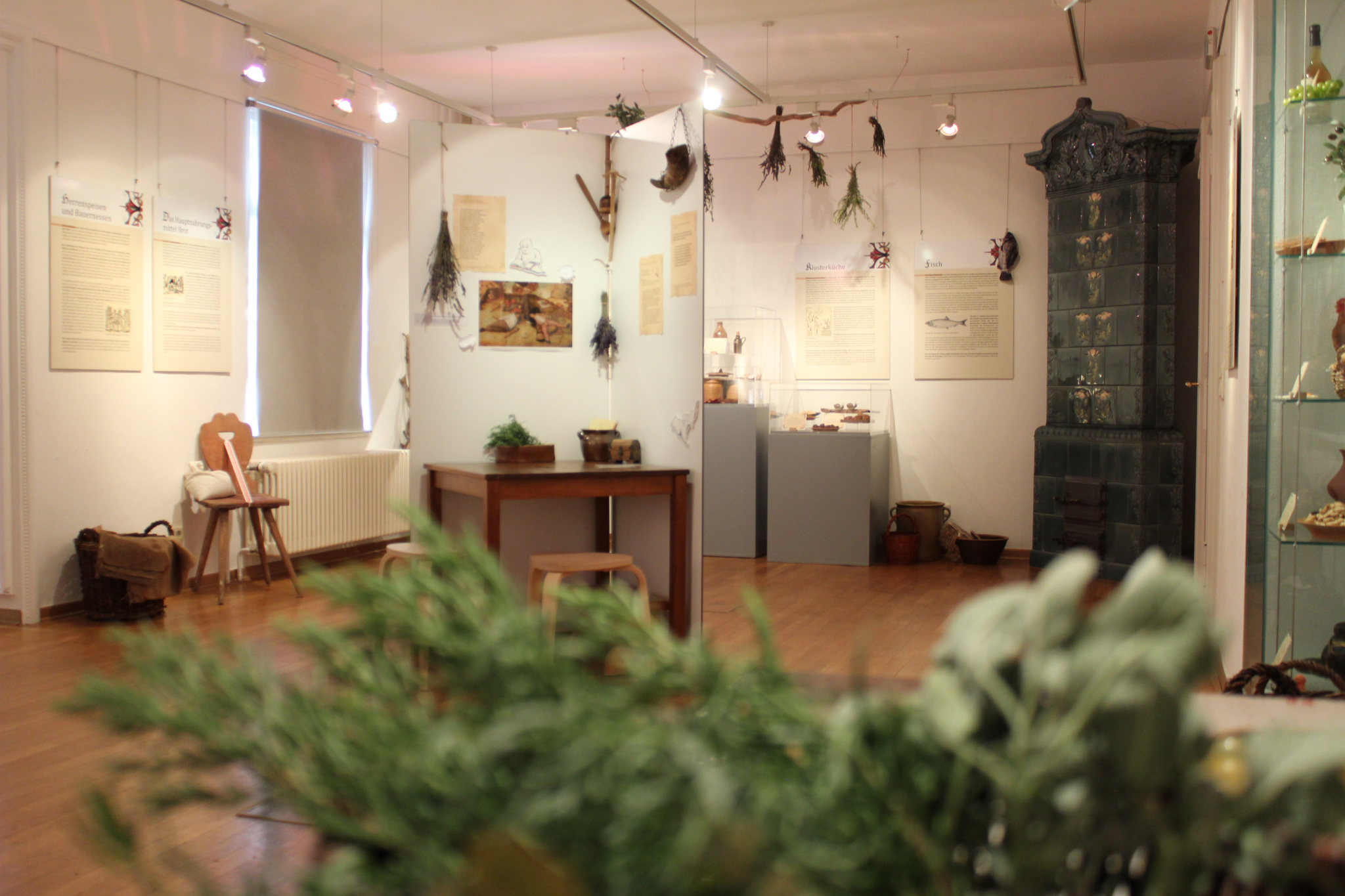 Einblick in die Ausstellung Esskultur im Mittelalter